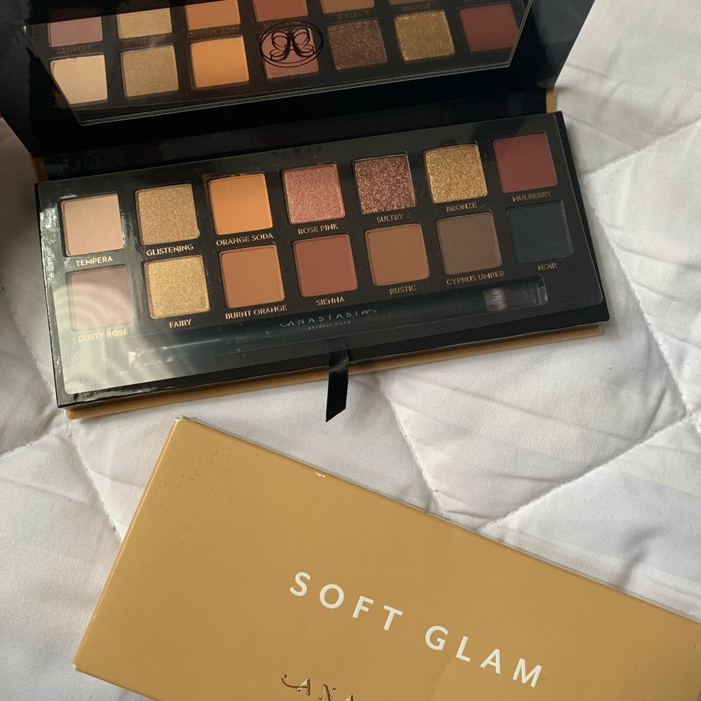 Anastasia soft glam palette